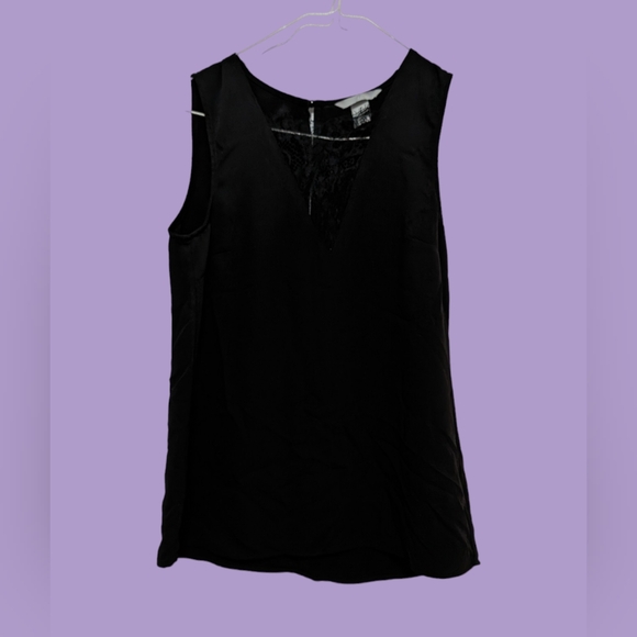 H&M Modern Classic V Neck Lace Detail Sleeveless Blouse, Size 4 - Picture 1 of 3